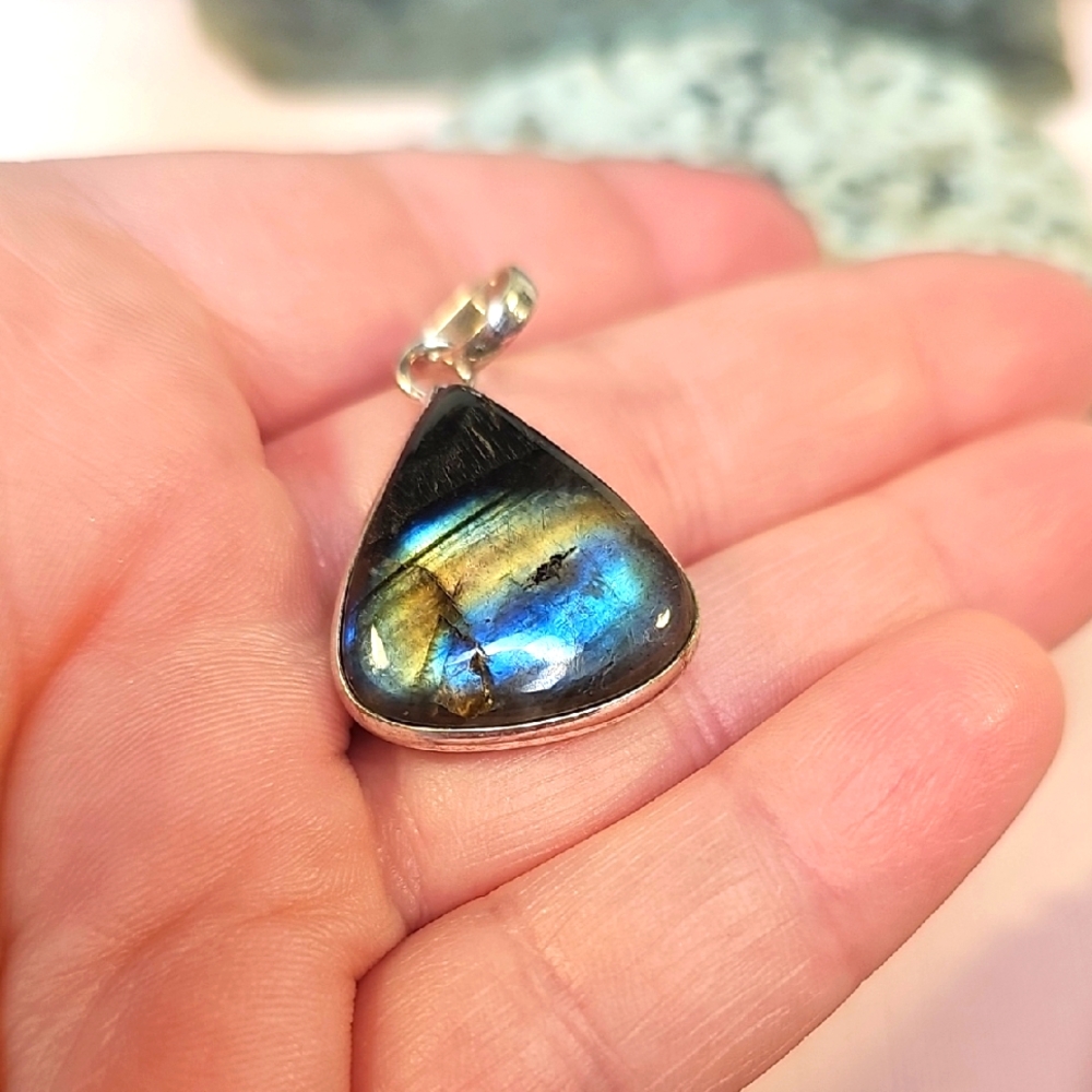Silver Labradorite Pendant Necklace